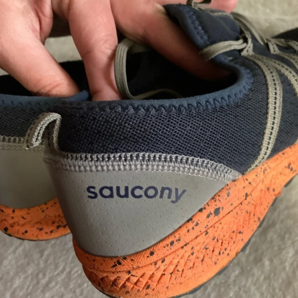 Saucony versafoam shift women’s/youth sneakers size 5M